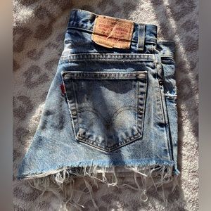 Vintage 90s Levi’s High Waist Cutoff Jean Shorts Size 32